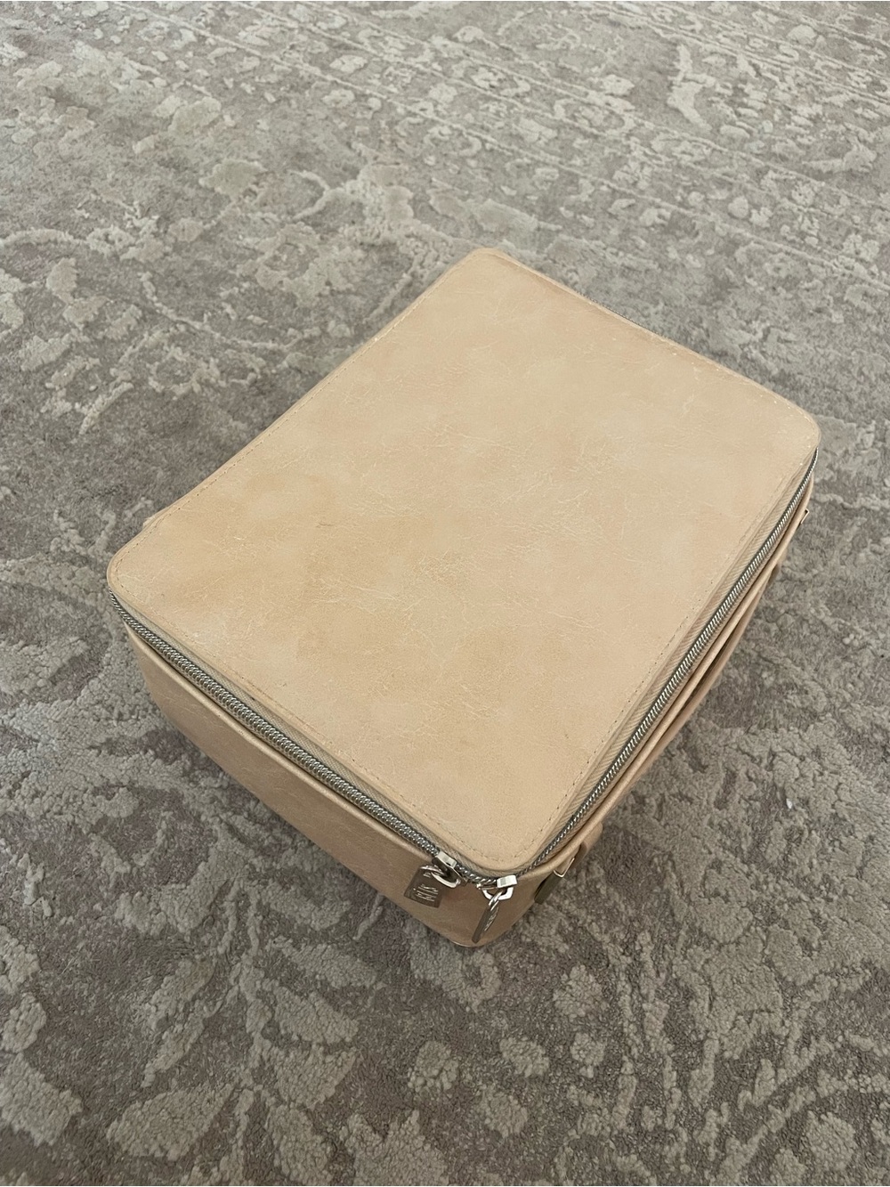 Beis The Cosmetics Case — Beige Travel Bag - Picture 3 of 10